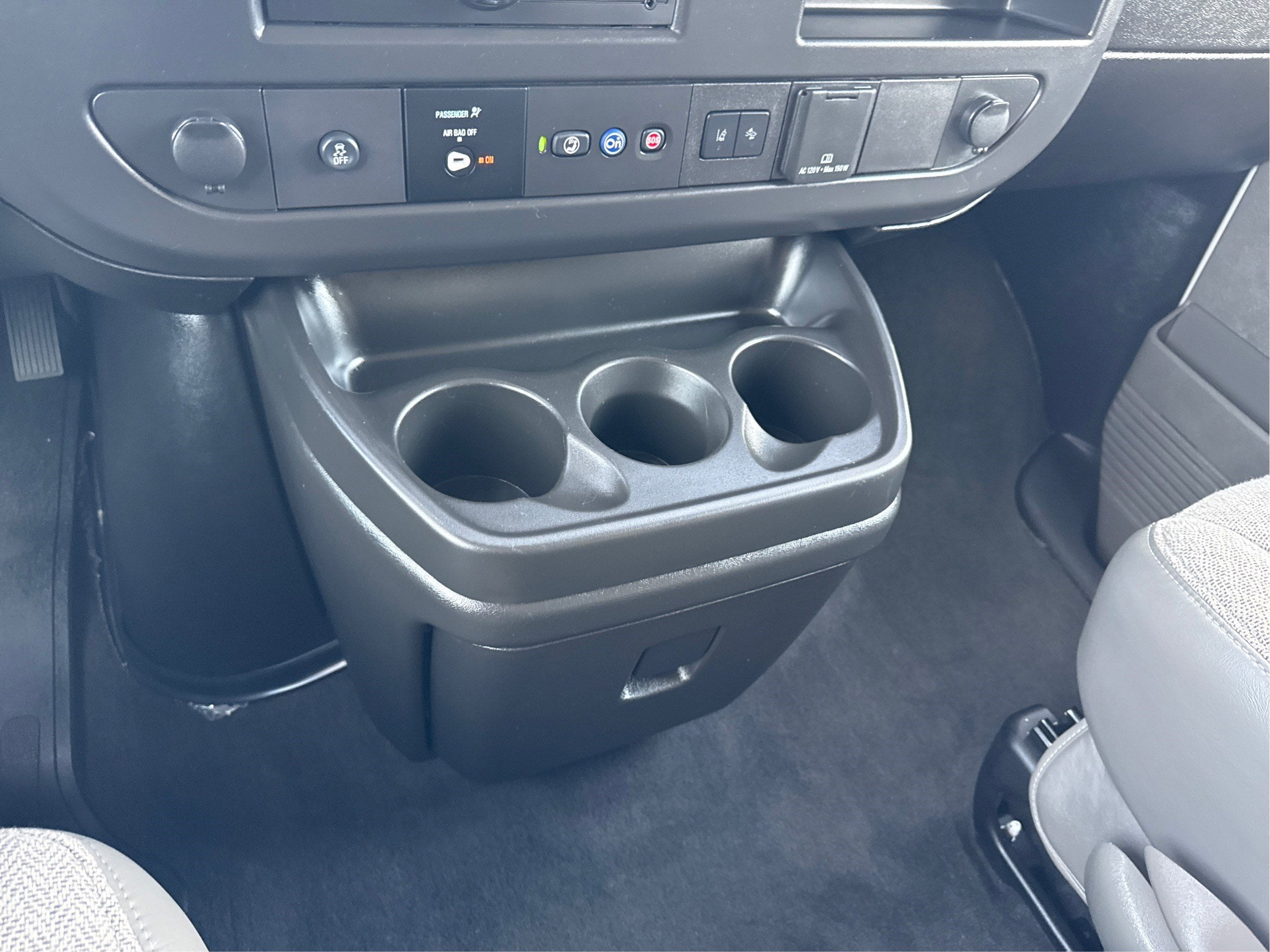 2025 Chevrolet Express Passenger 1LT