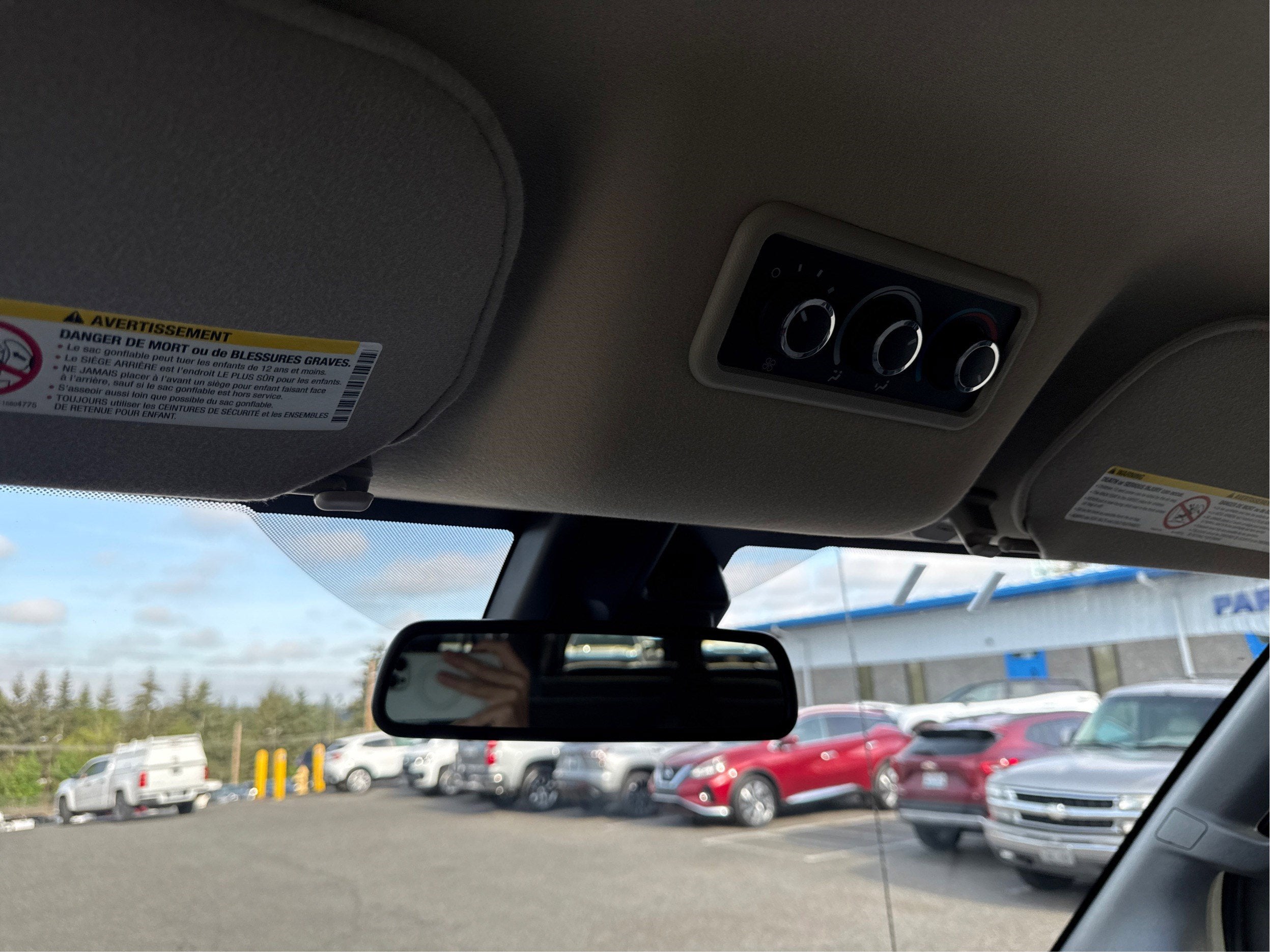 2025 Chevrolet Express Passenger 1LT