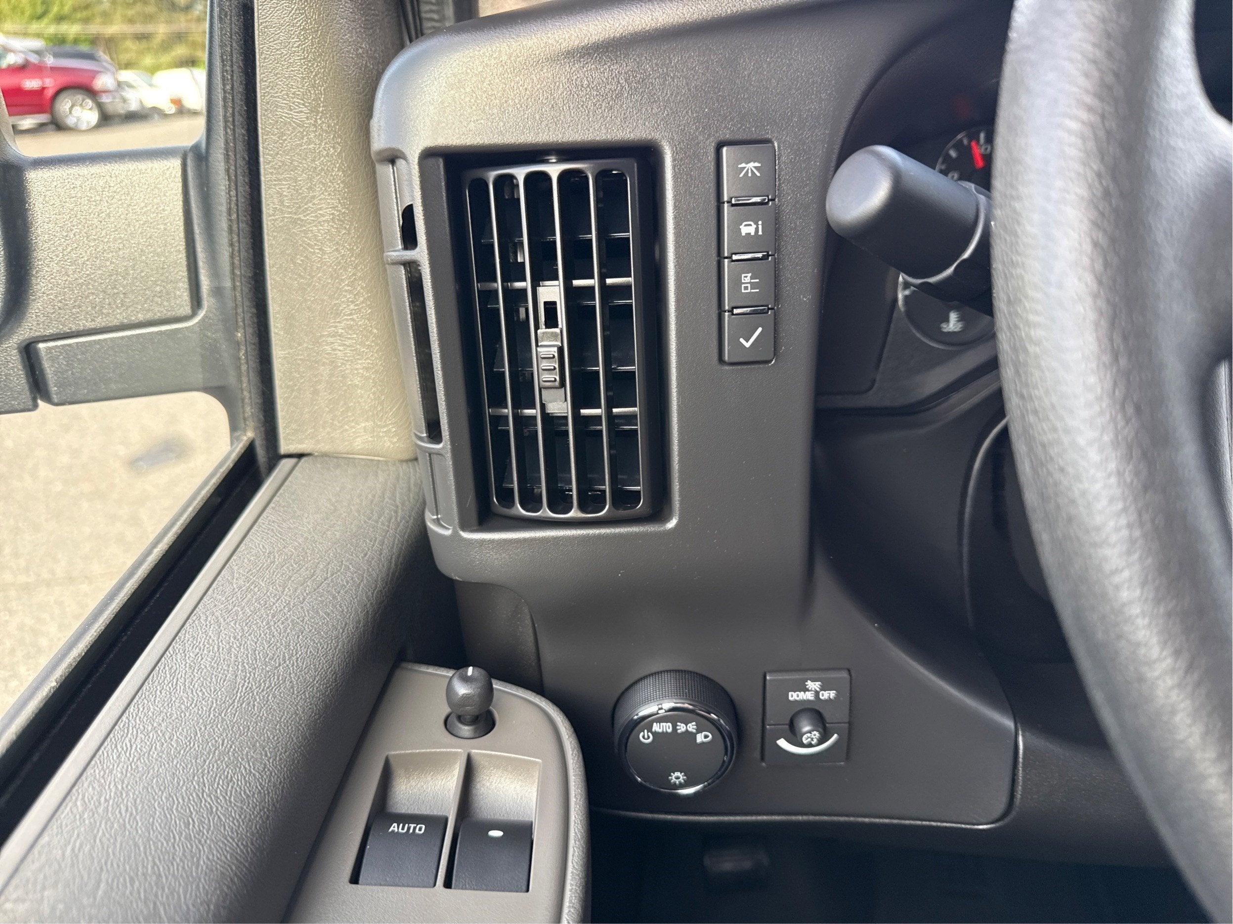 2025 Chevrolet Express Passenger 1LT