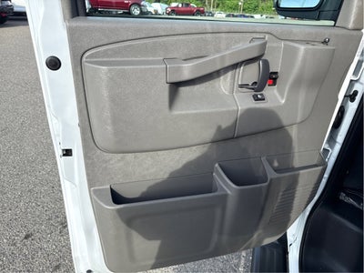 2025 Chevrolet Express Passenger 1LT