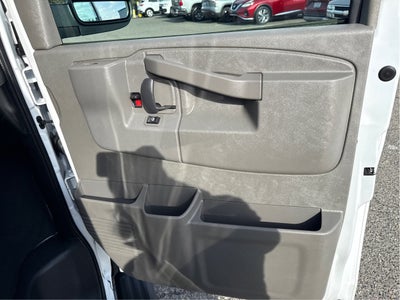2025 Chevrolet Express Passenger 1LT