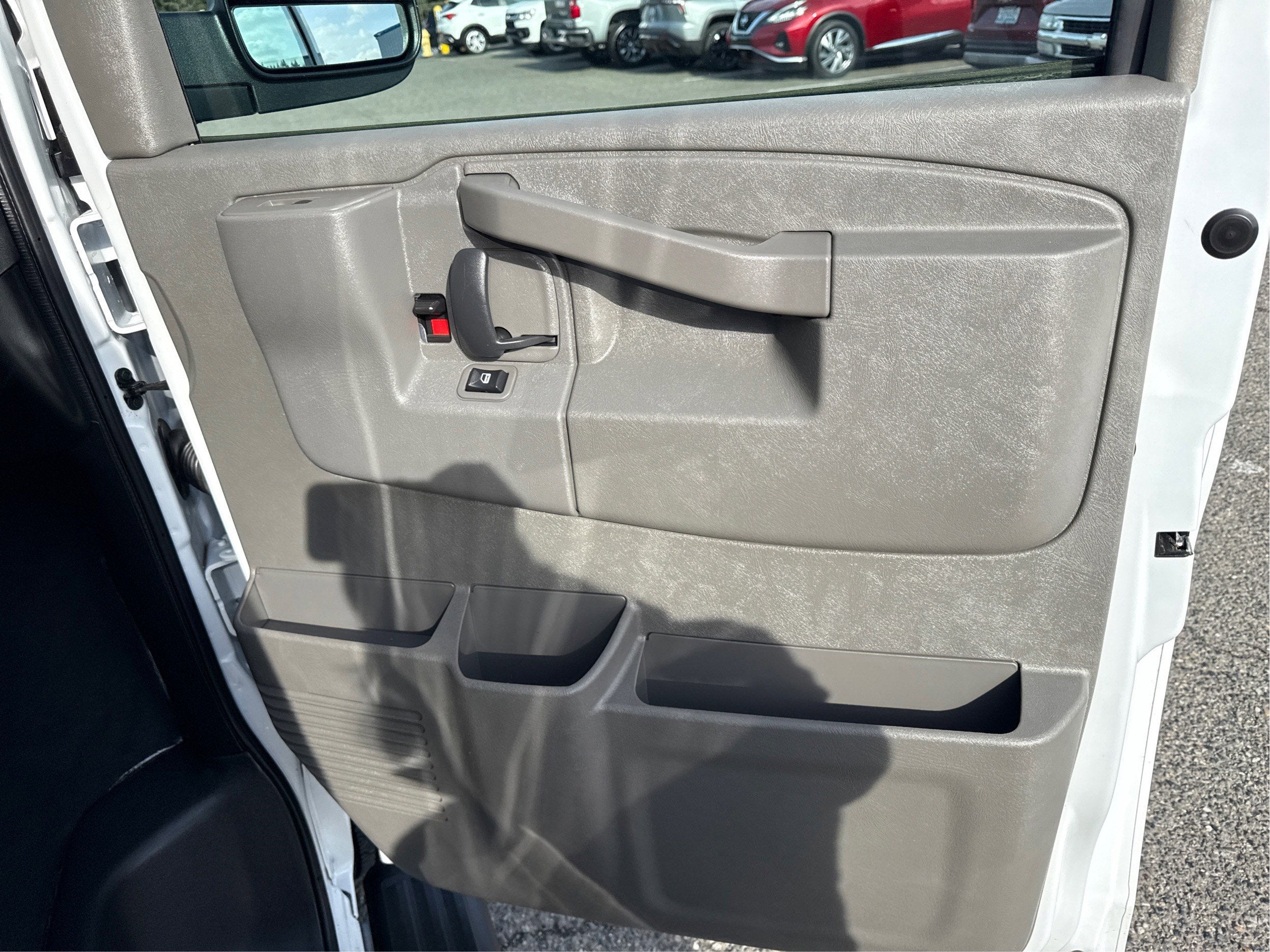 2025 Chevrolet Express Passenger 1LT
