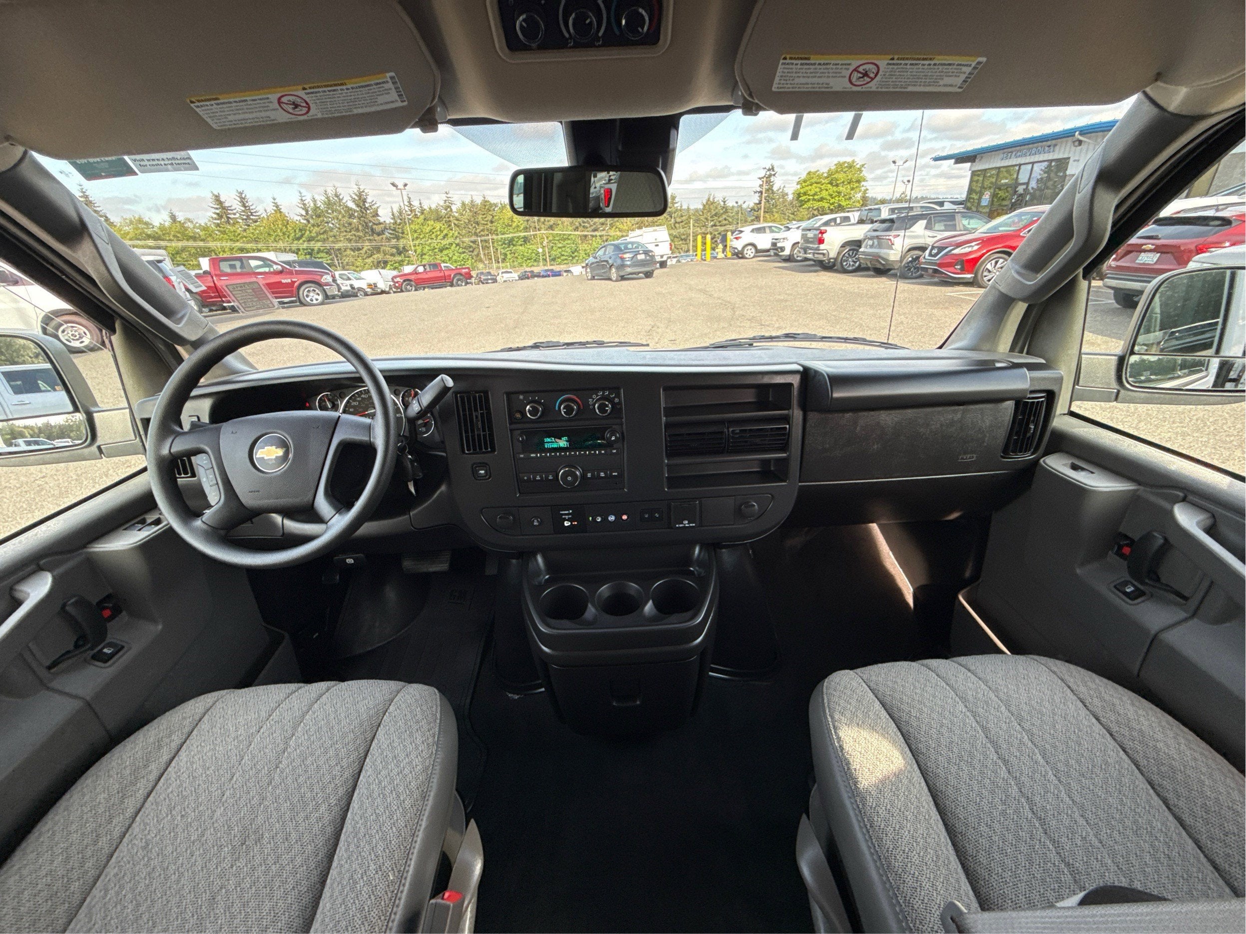 2025 Chevrolet Express Passenger 1LT