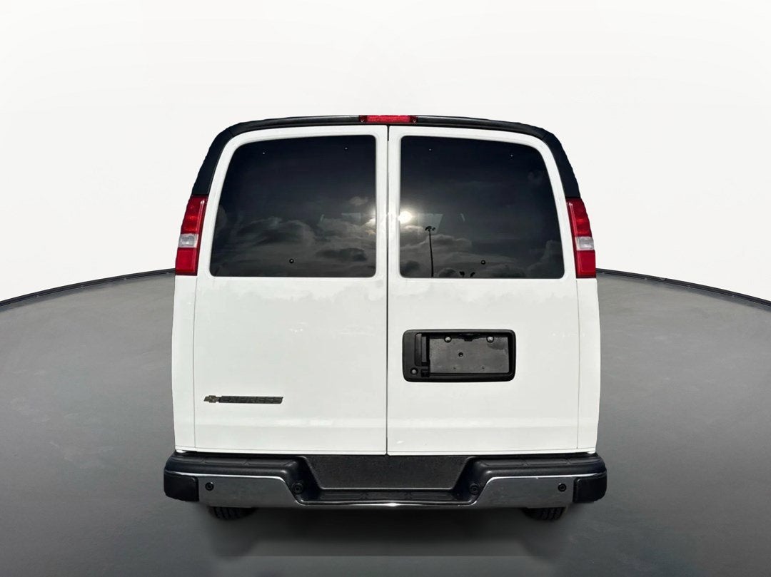 2025 Chevrolet Express Passenger 1LT