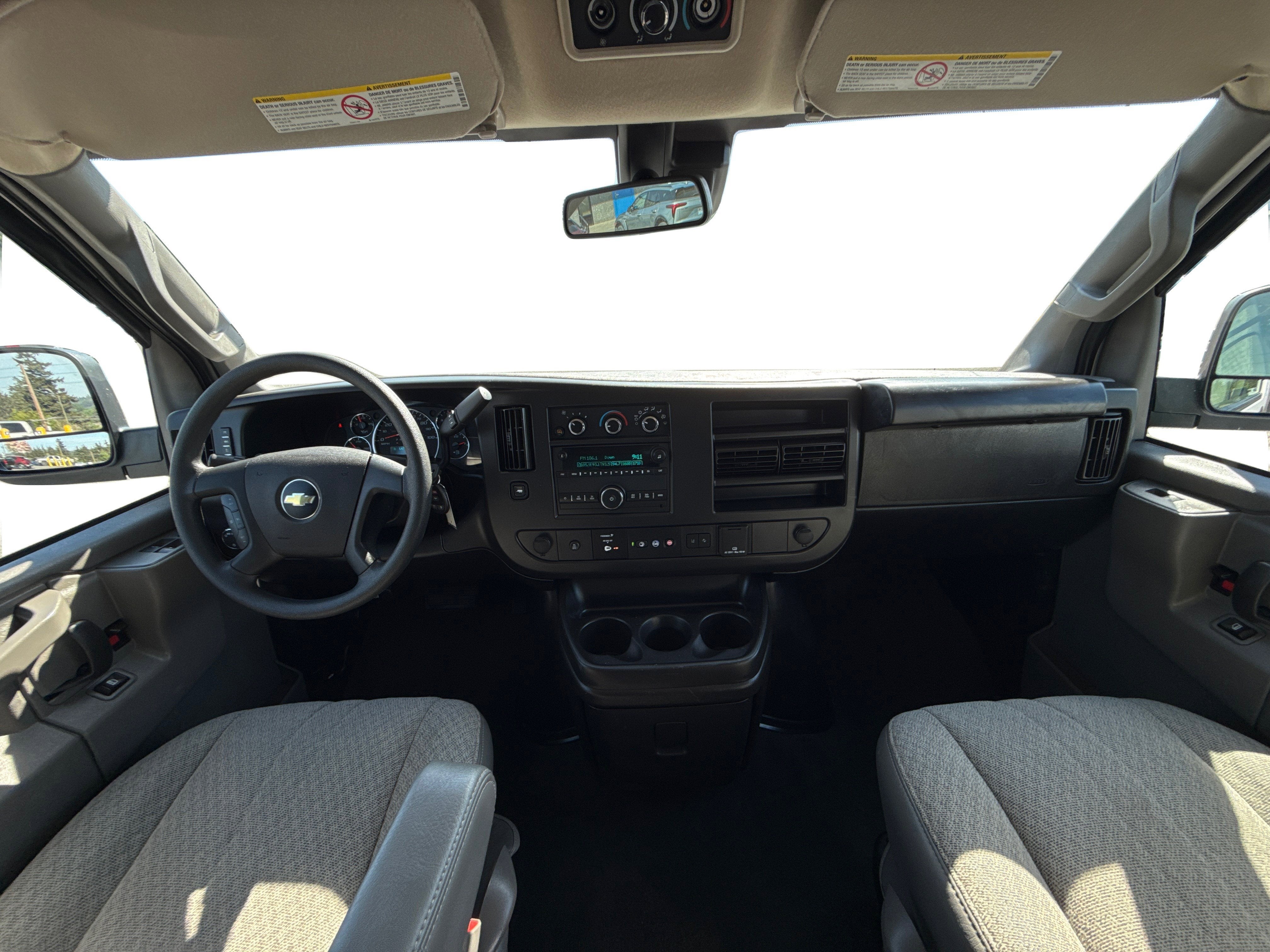 2024 Chevrolet Express Passenger 3500 1LT