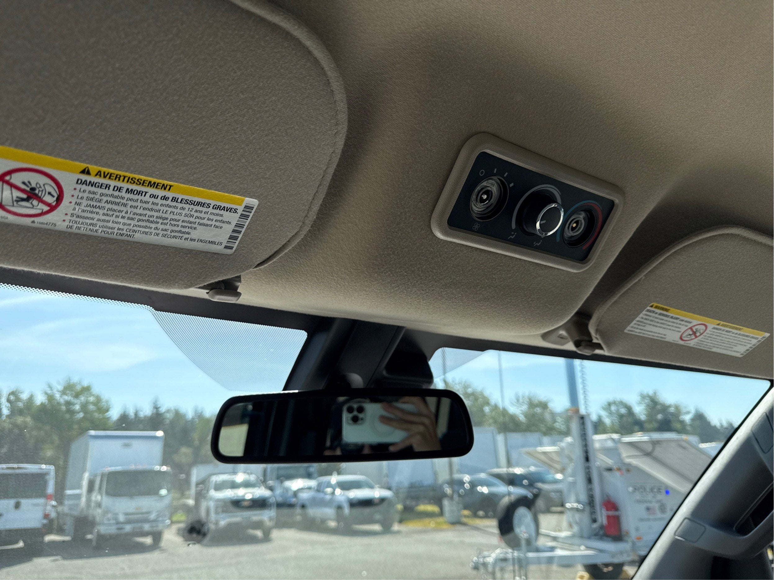 2024 Chevrolet Express Passenger 3500 1LT