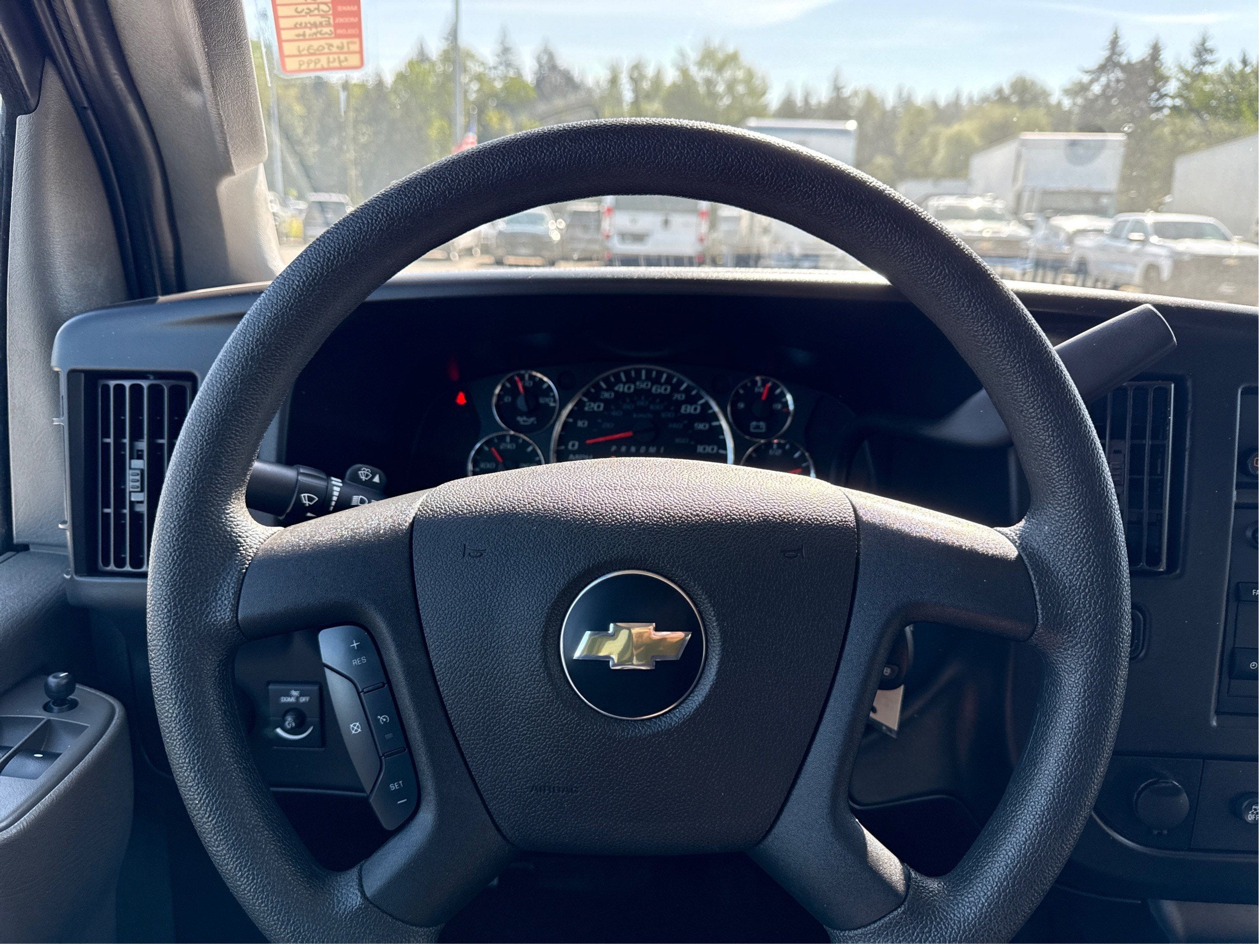 2024 Chevrolet Express Passenger 3500 1LT
