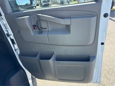 2024 Chevrolet Express Passenger 3500 1LT