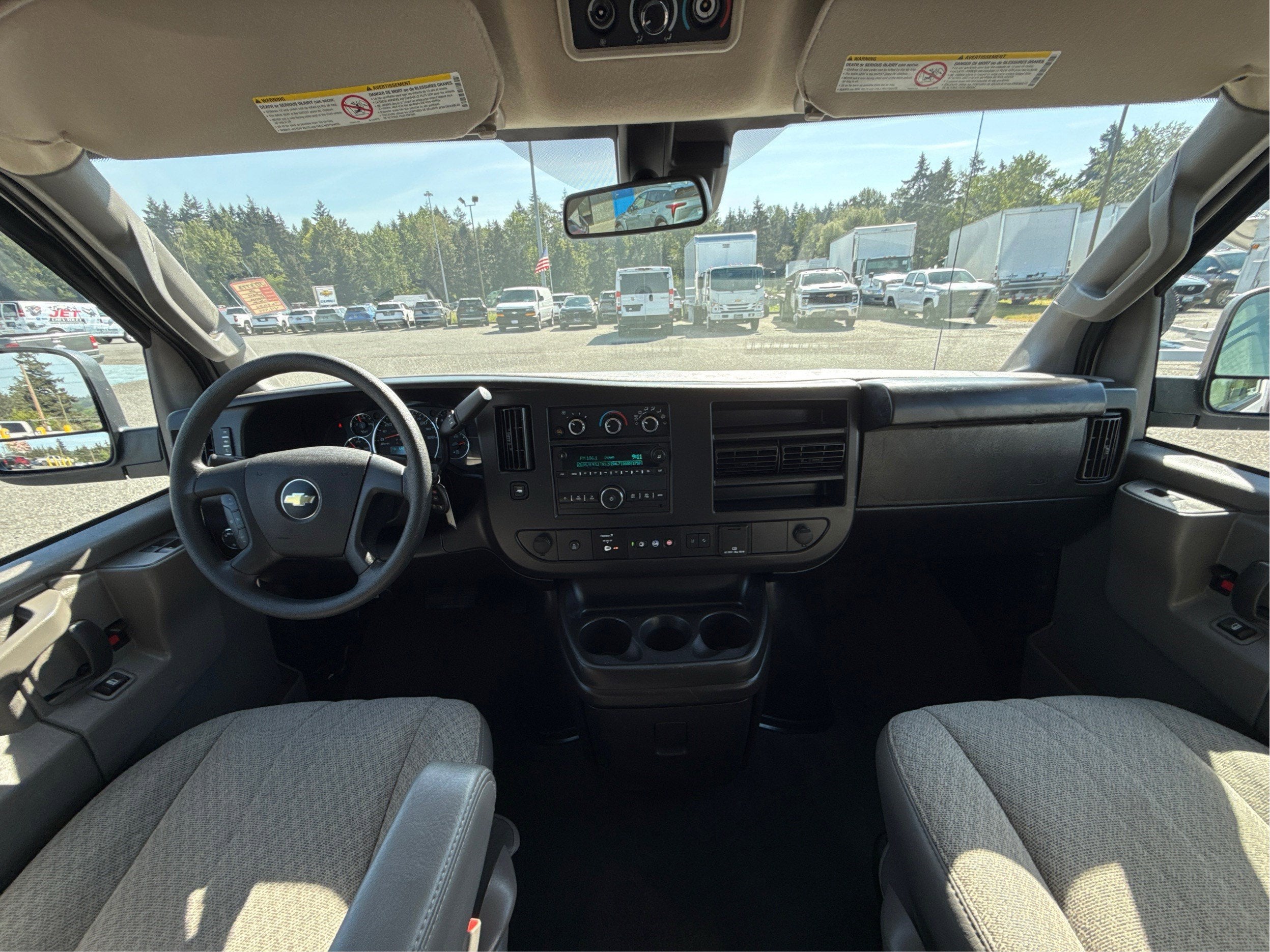 2024 Chevrolet Express Passenger 3500 1LT