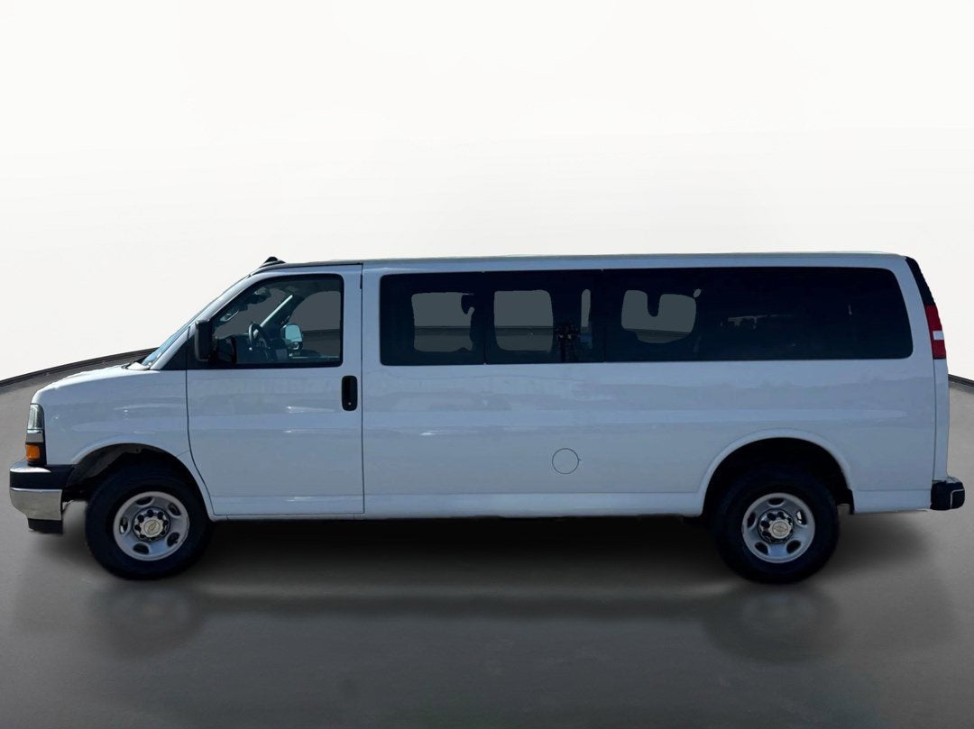 2024 Chevrolet Express Passenger 3500 1LT