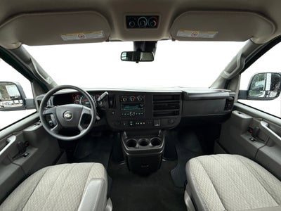 2024 Chevrolet Express Passenger 3500 1LT