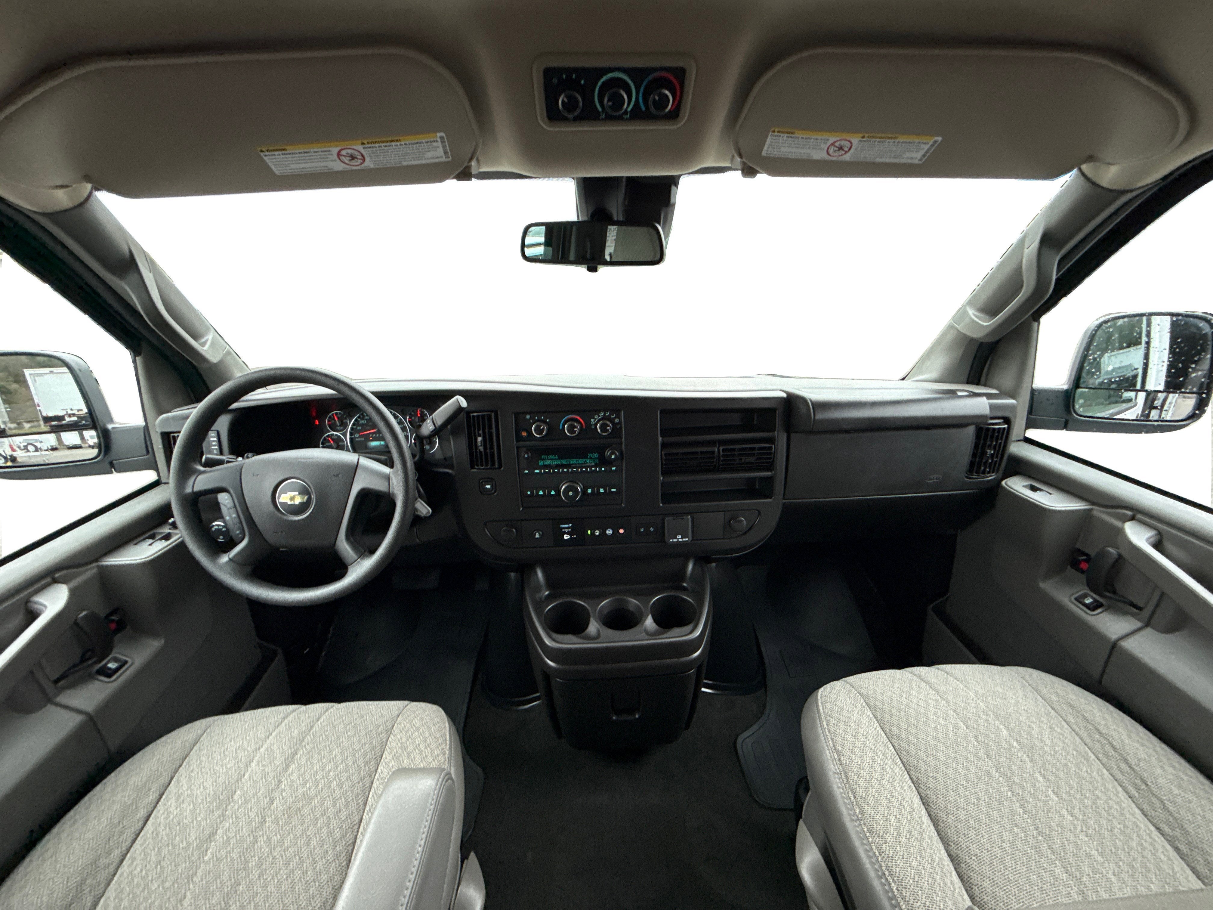 2024 Chevrolet Express Passenger 3500 1LT