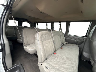 2024 Chevrolet Express Passenger 3500 1LT