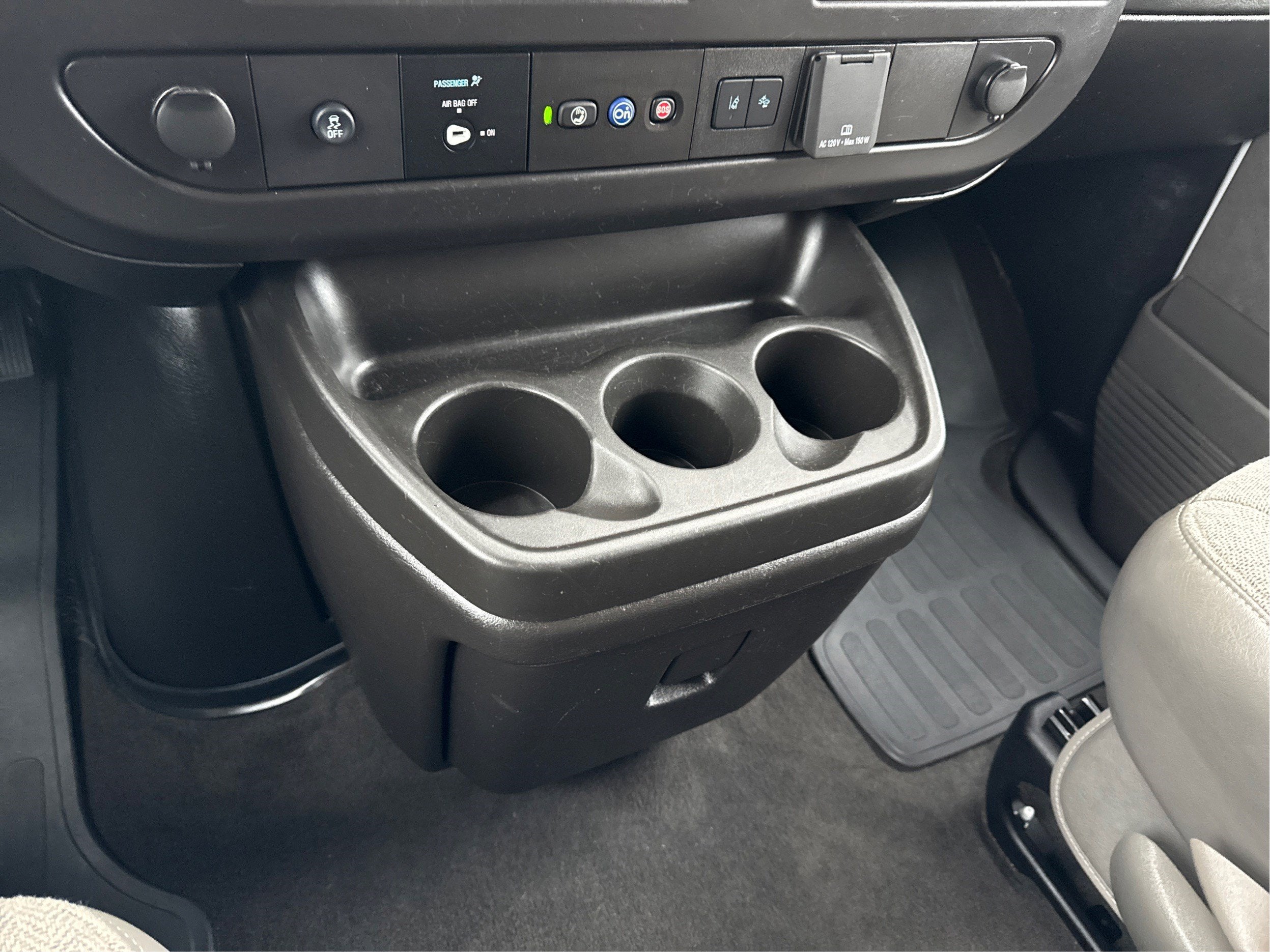 2024 Chevrolet Express Passenger 3500 1LT