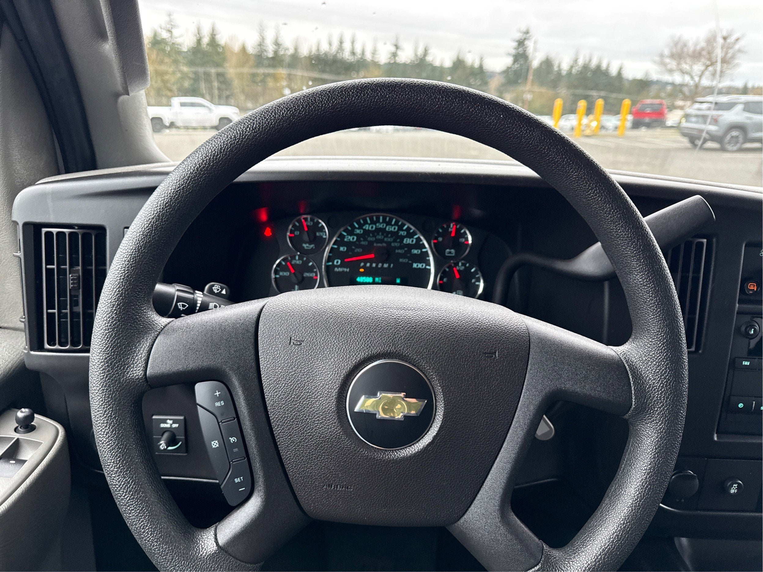 2024 Chevrolet Express Passenger 3500 1LT