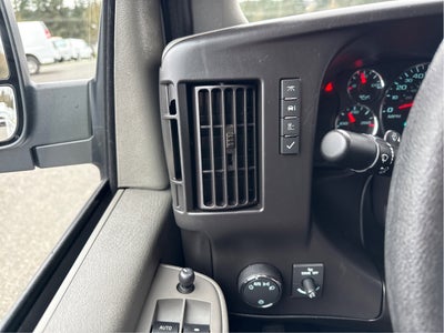 2024 Chevrolet Express Passenger 3500 1LT