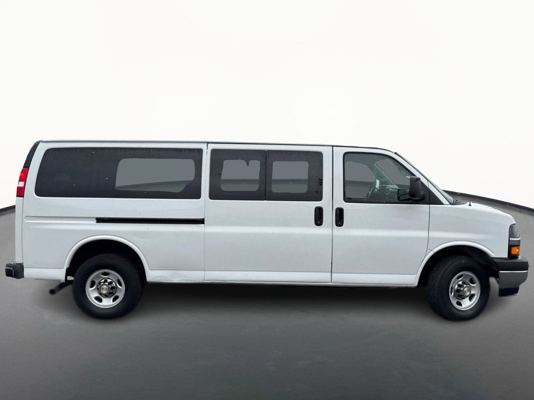 2024 Chevrolet Express Passenger 3500 1LT