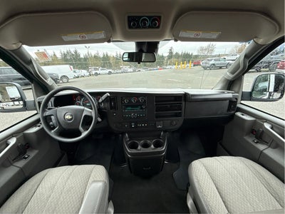 2024 Chevrolet Express Passenger 3500 1LT