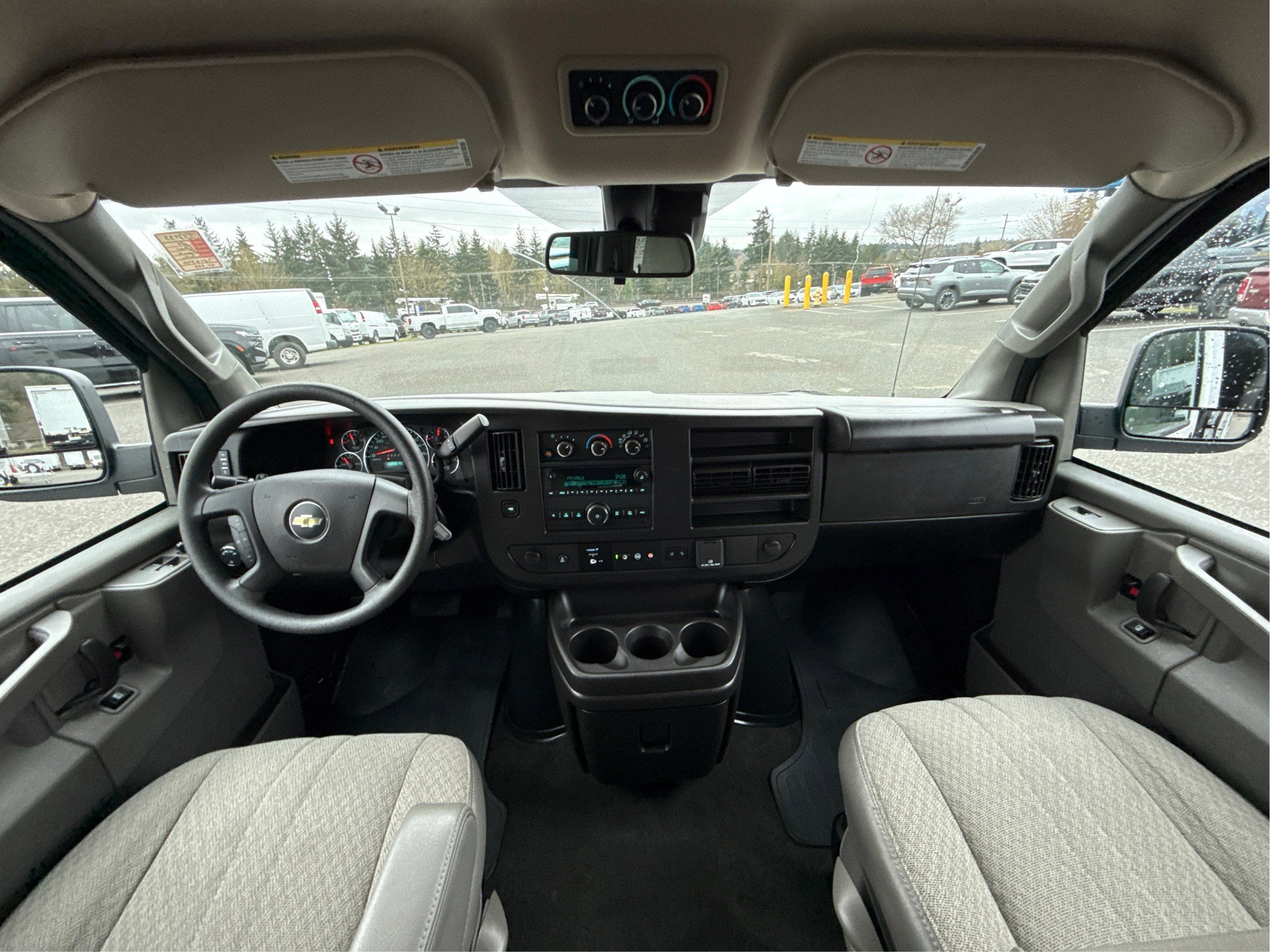 2024 Chevrolet Express Passenger 3500 1LT