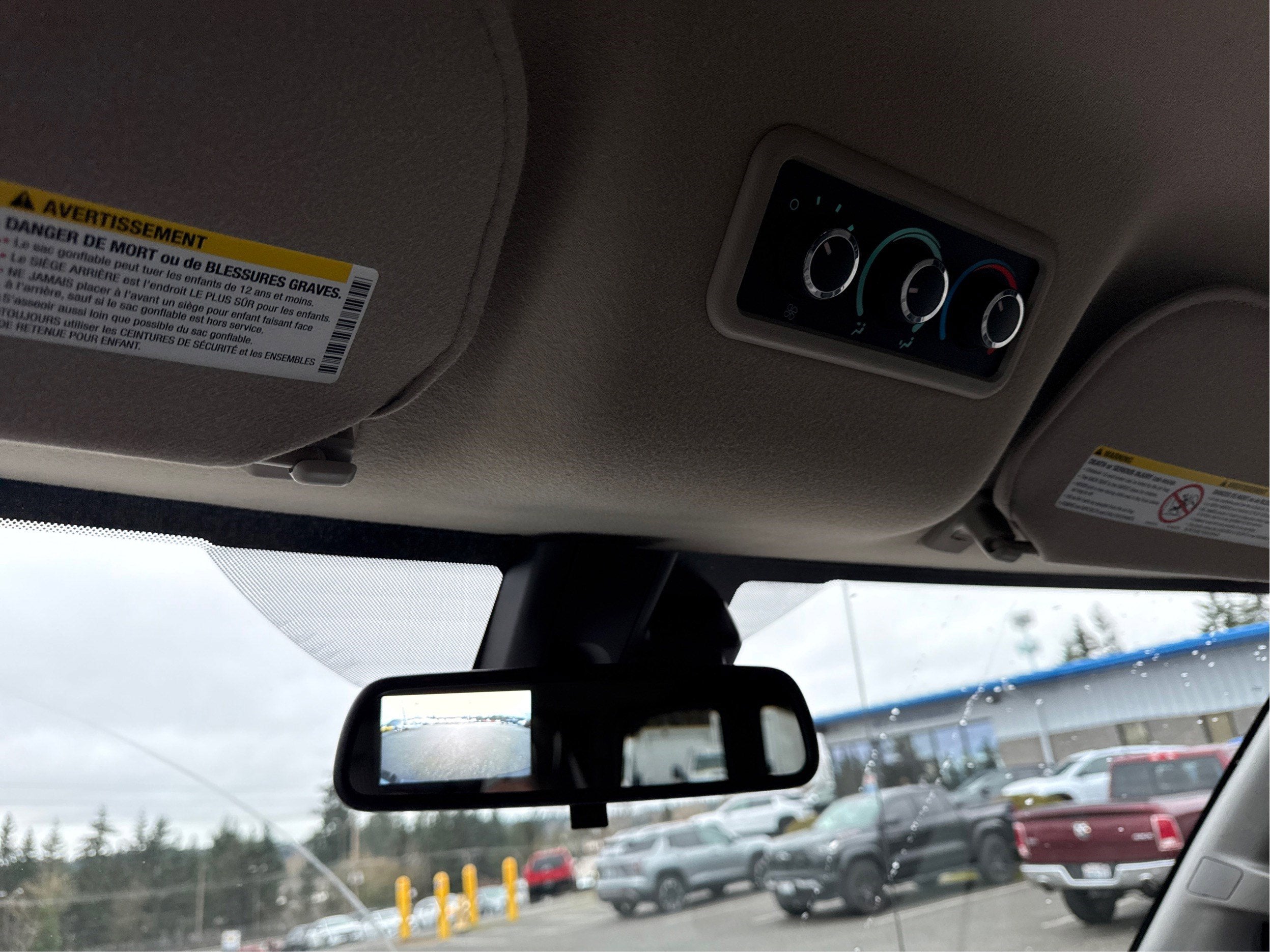 2024 Chevrolet Express Passenger 3500 1LT