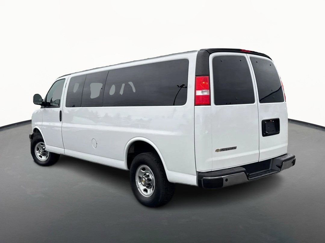 2024 Chevrolet Express Passenger 3500 1LT