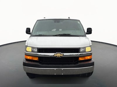 2024 Chevrolet Express Passenger 3500 1LT