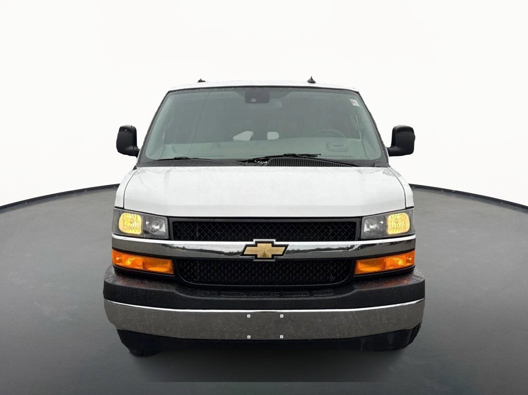 2024 Chevrolet Express Passenger 3500 1LT