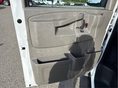 2025 Chevrolet Express Passenger 1LT