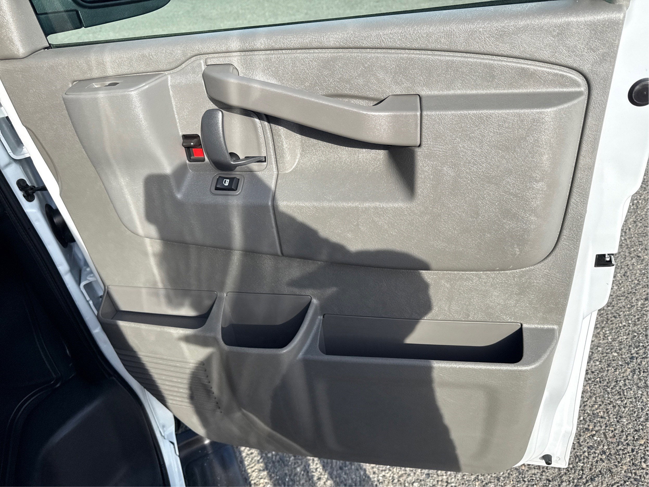 2025 Chevrolet Express Passenger 1LT