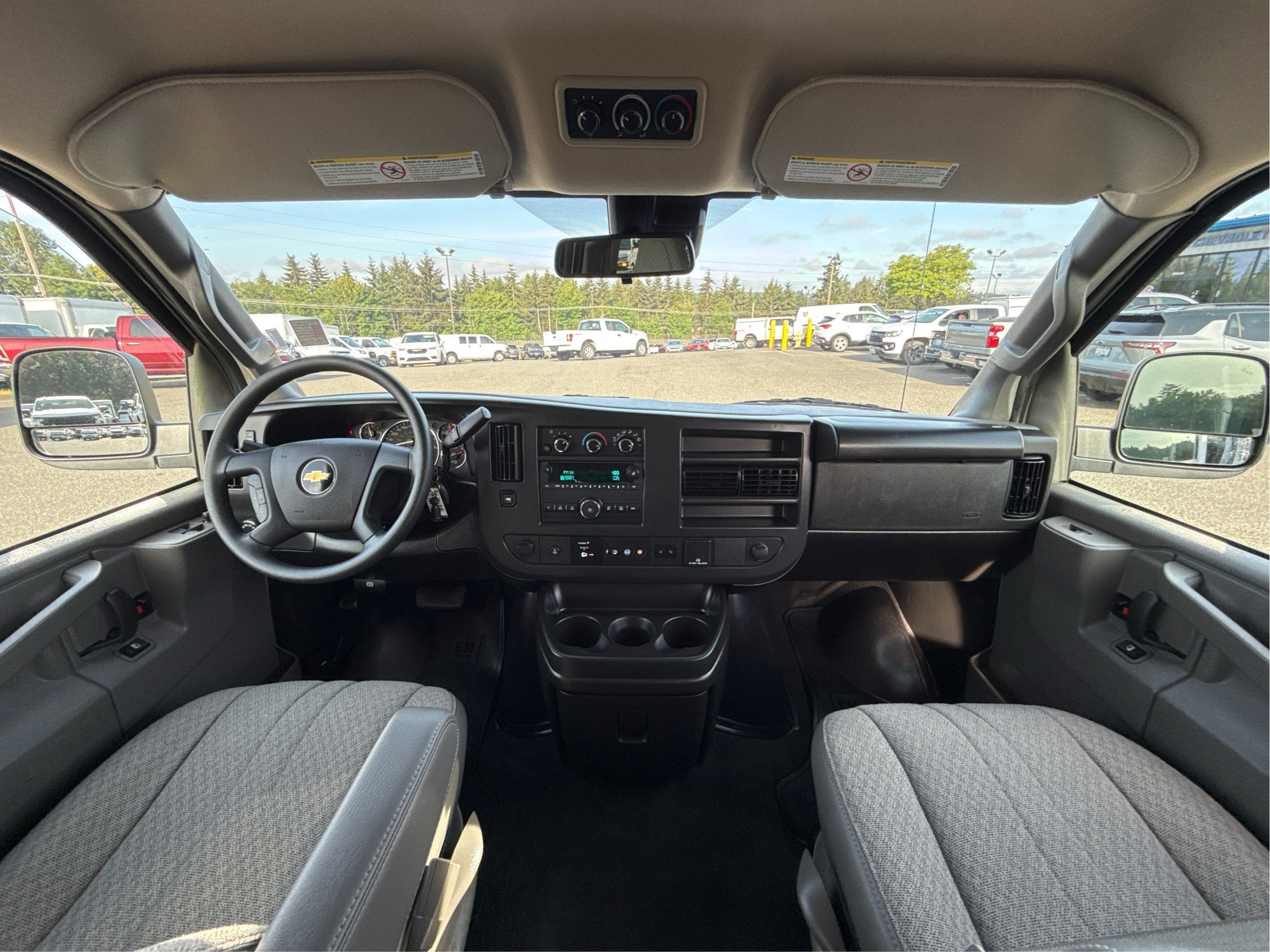2025 Chevrolet Express Passenger 1LT