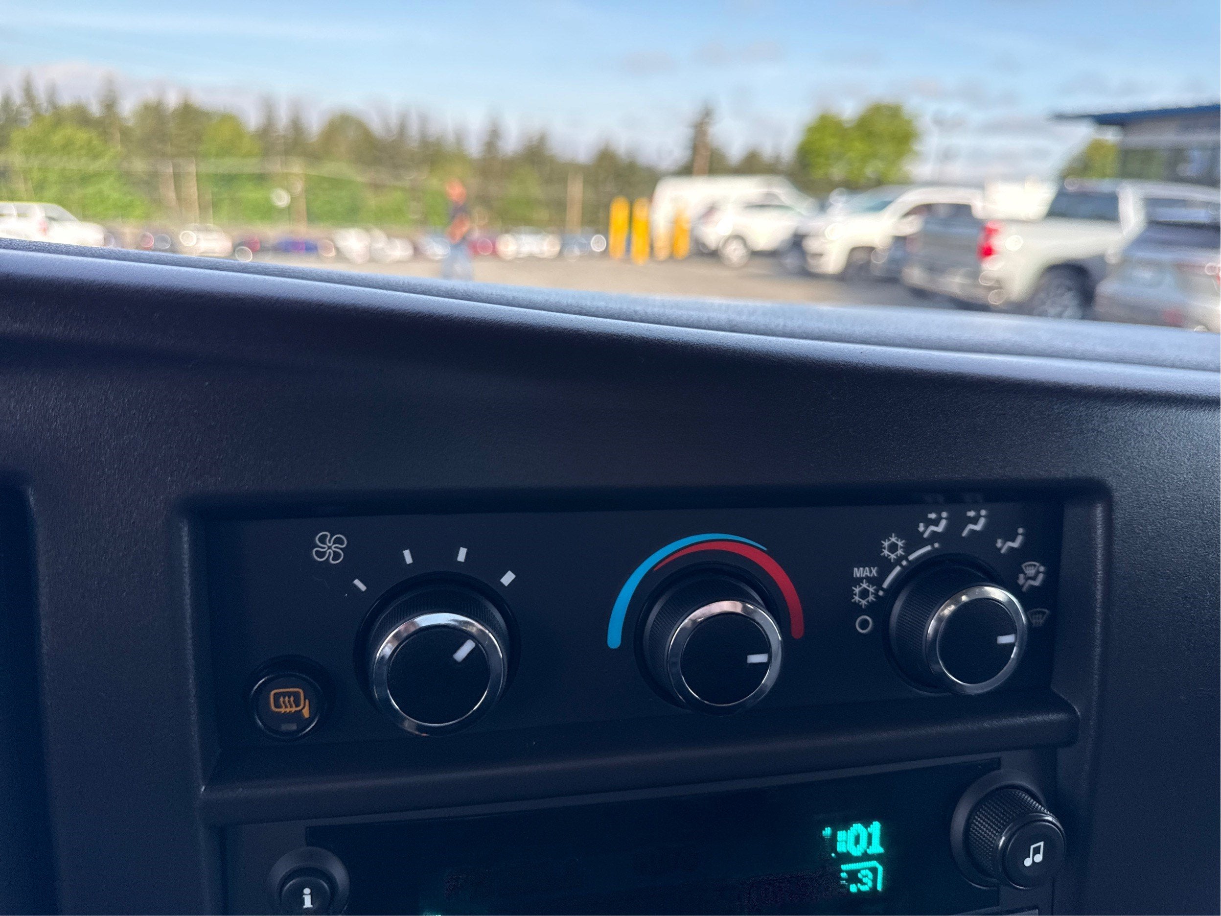 2025 Chevrolet Express Passenger 1LT