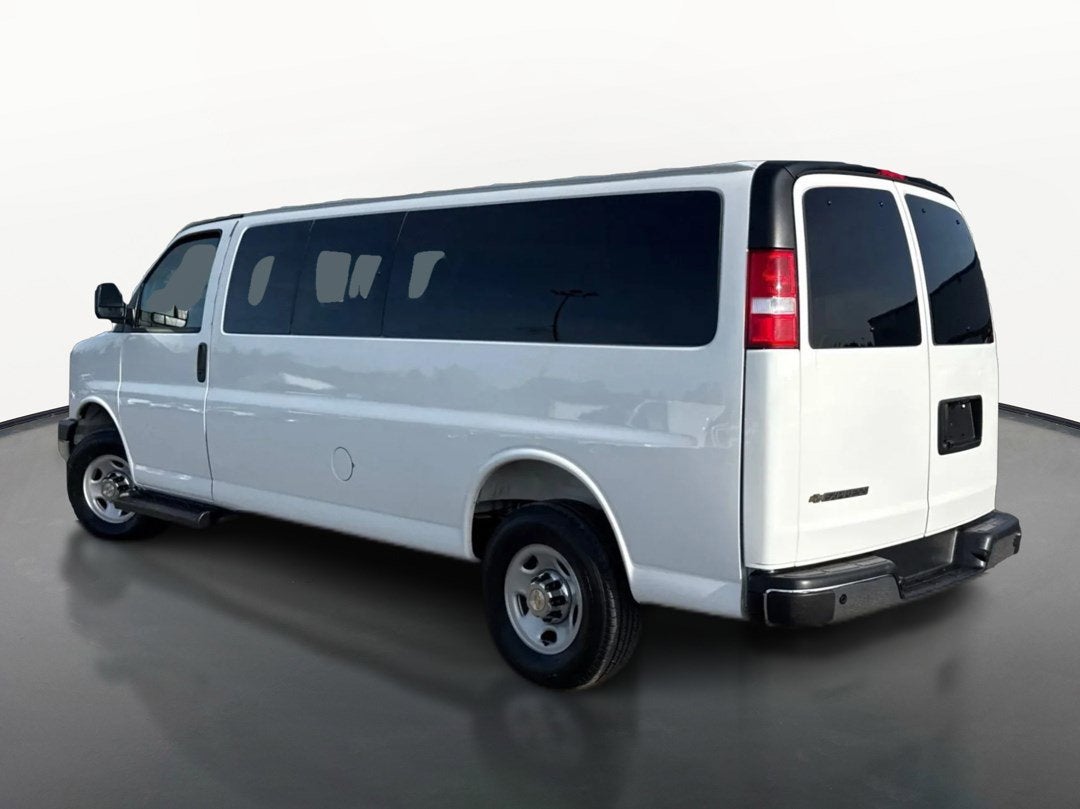 2025 Chevrolet Express Passenger 1LT