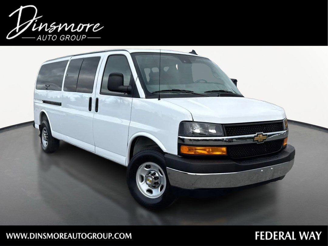 2025 Chevrolet Express Passenger 1LT