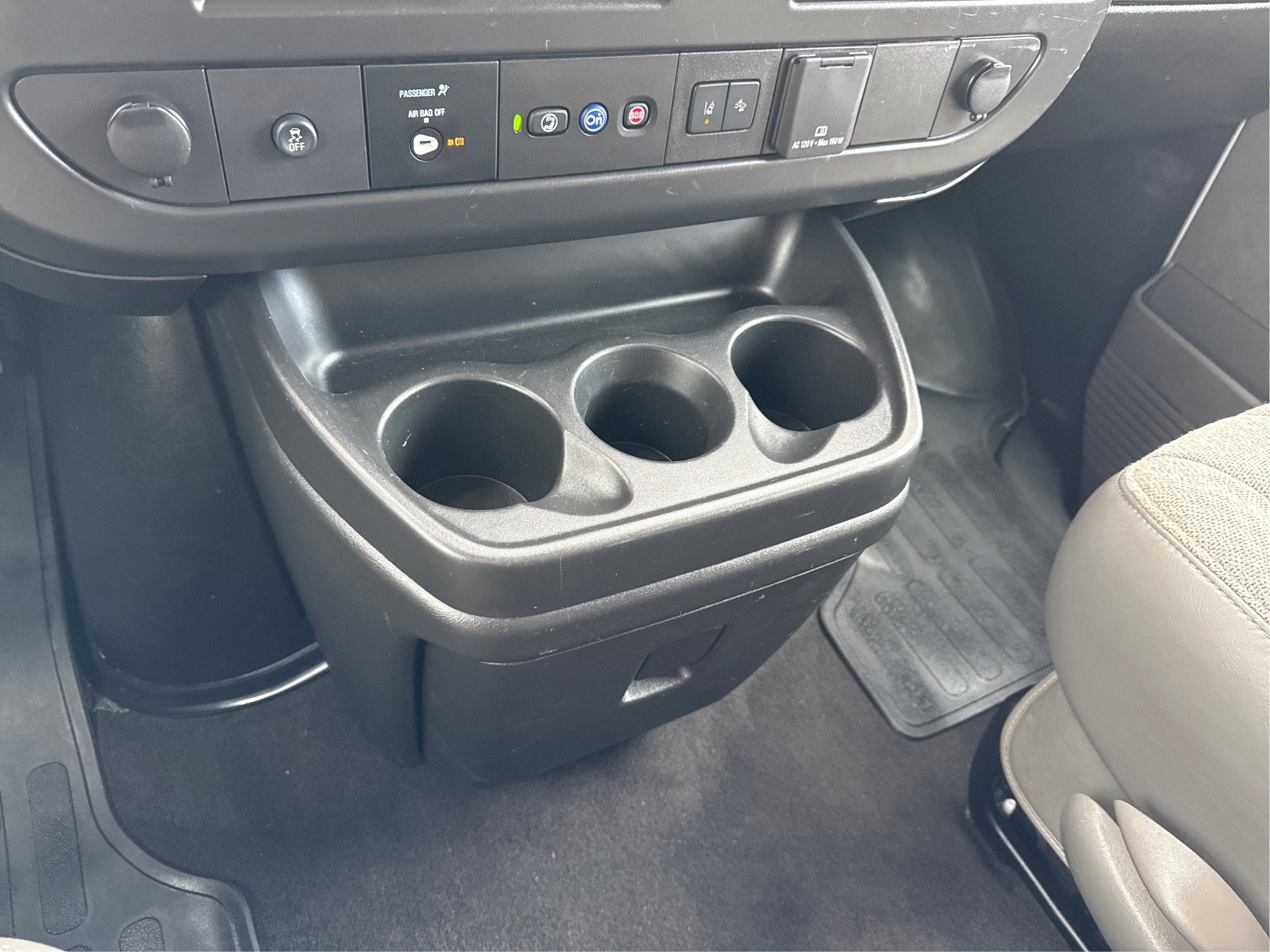 2025 Chevrolet Express Passenger 1LT