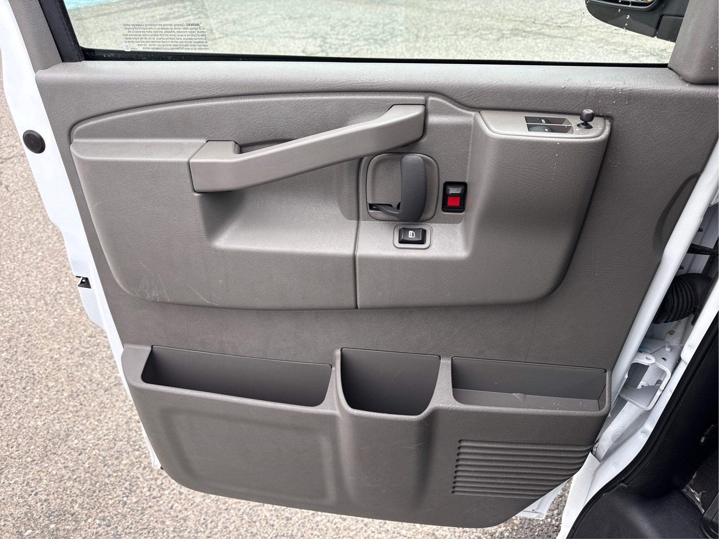2025 Chevrolet Express Passenger 1LT