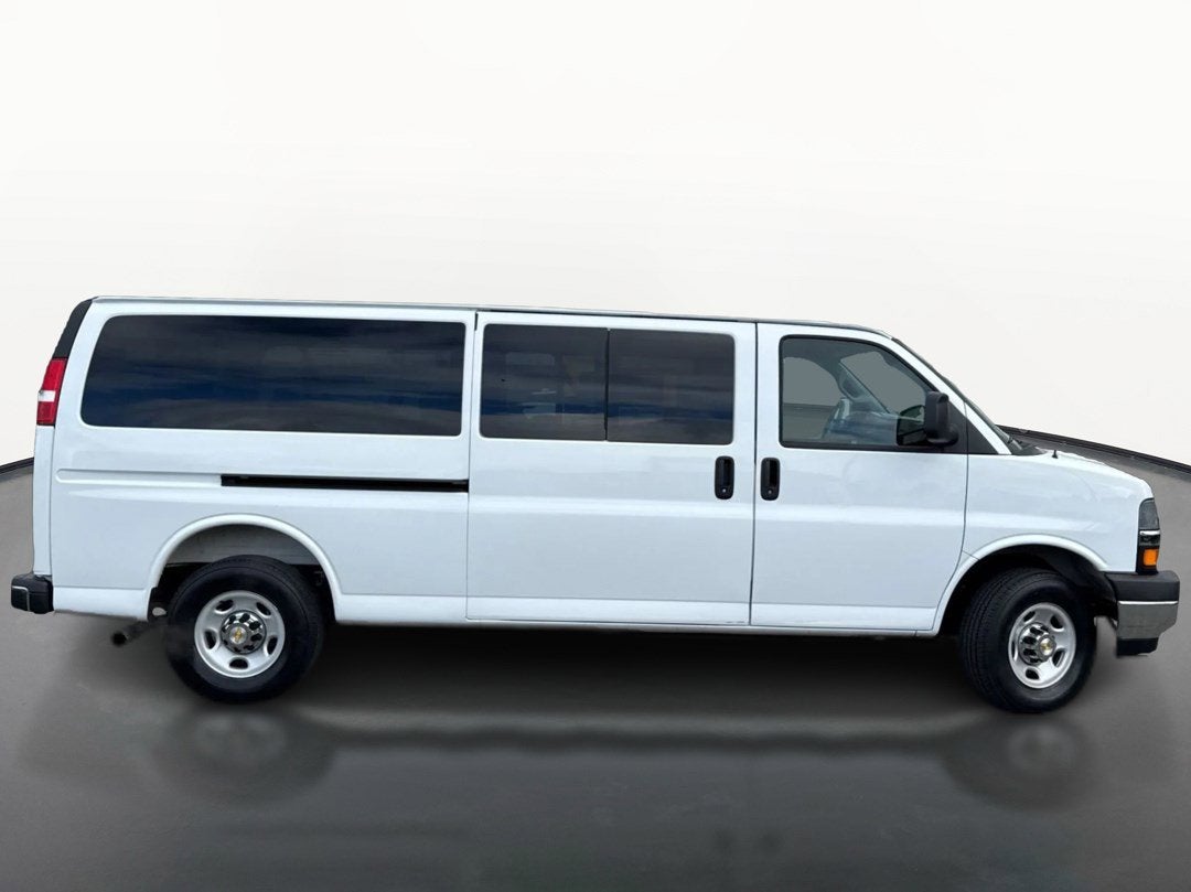2025 Chevrolet Express Passenger 1LT