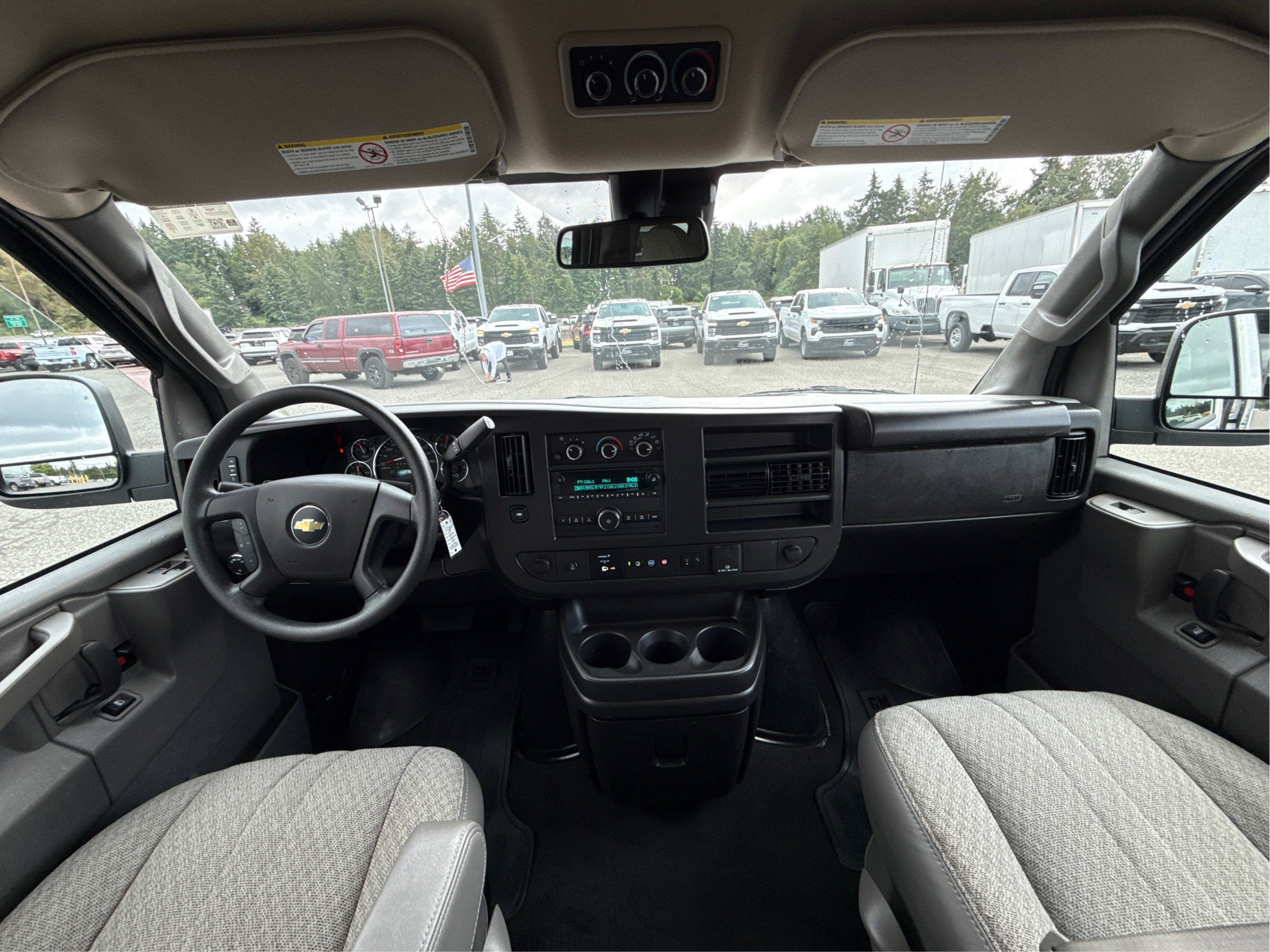 2025 Chevrolet Express Passenger 1LT