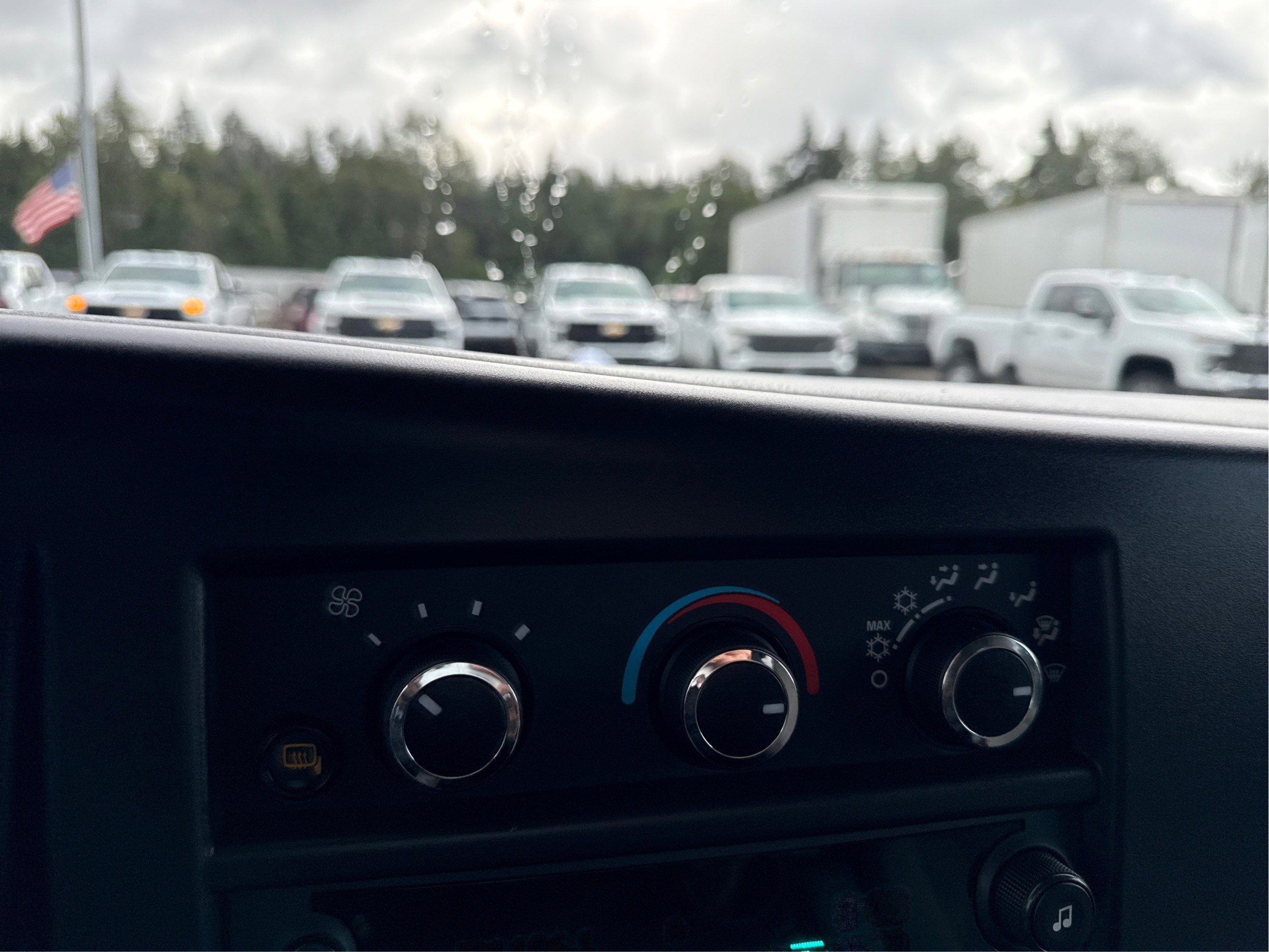 2025 Chevrolet Express Passenger 1LT