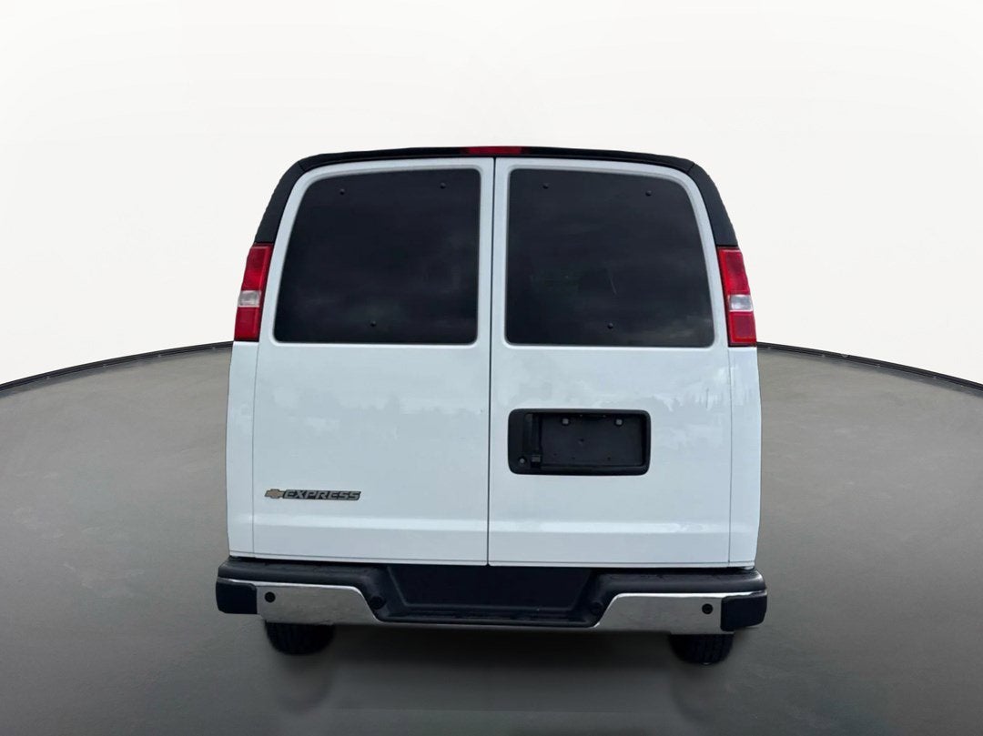 2025 Chevrolet Express Passenger 1LT