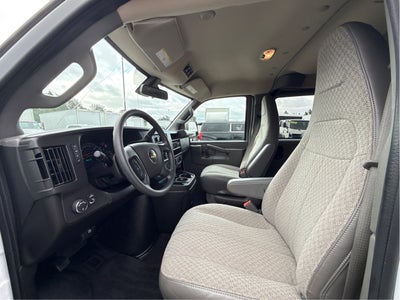 2025 Chevrolet Express Passenger 1LT