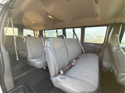 2025 Chevrolet Express Passenger 1LT