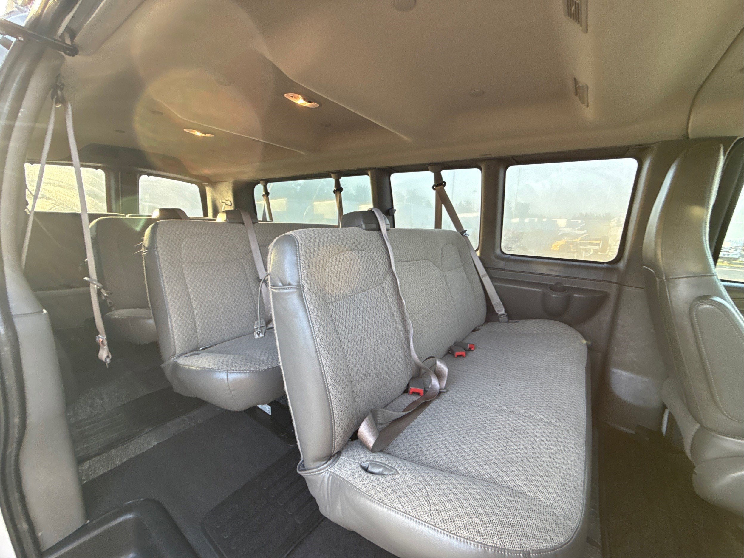 2025 Chevrolet Express Passenger 1LT
