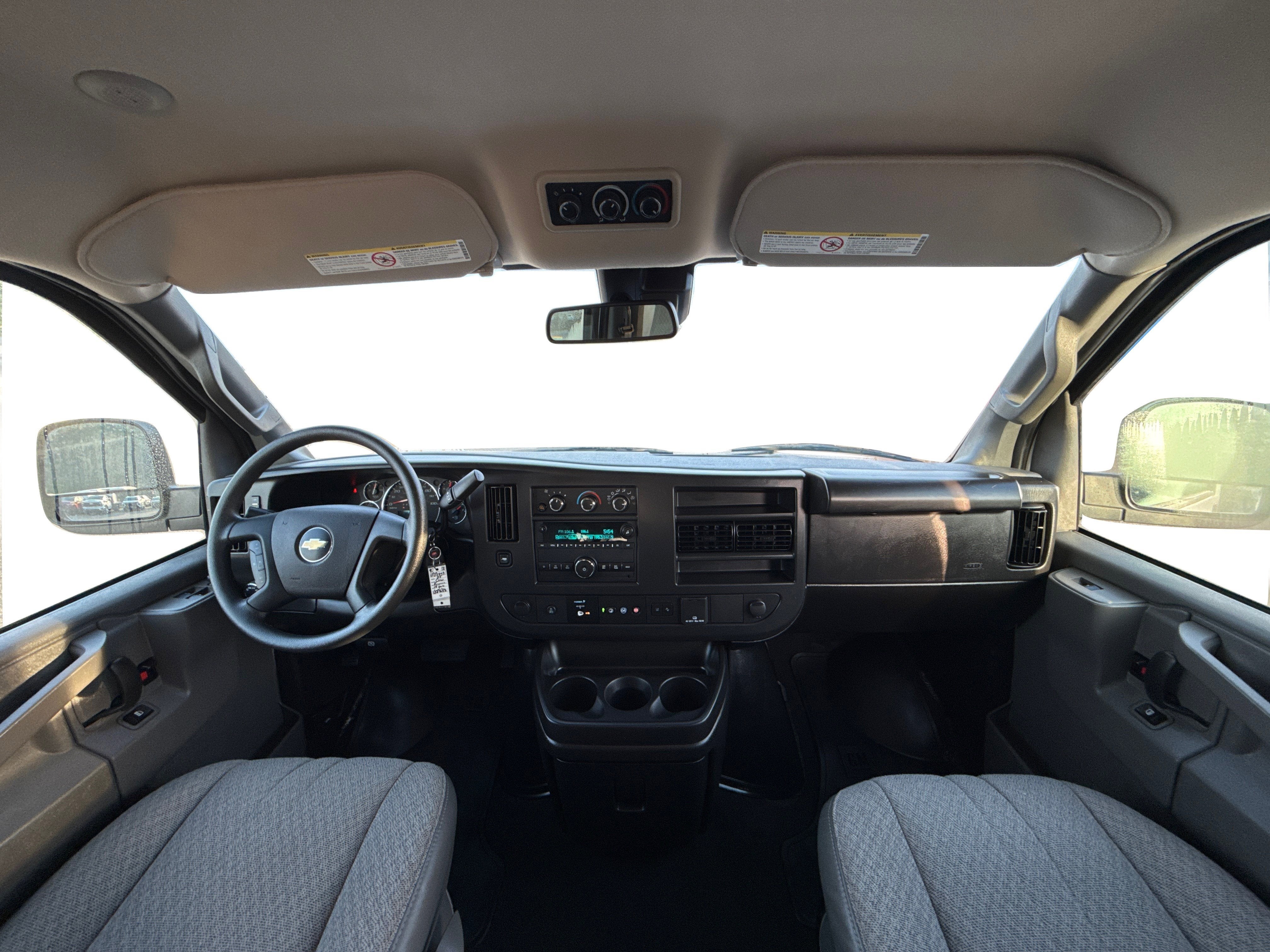 2025 Chevrolet Express Passenger 1LT