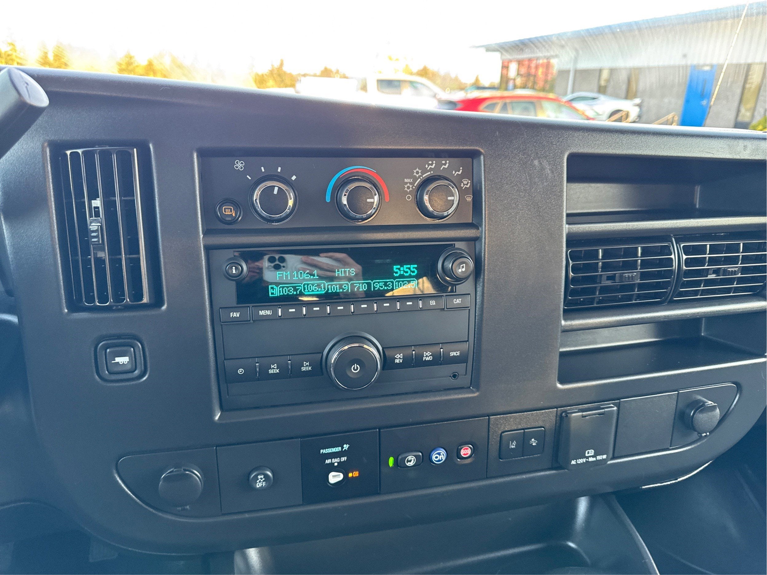 2025 Chevrolet Express Passenger 1LT