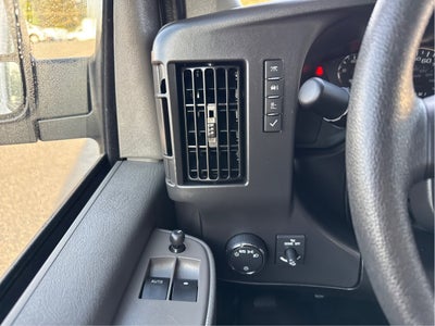 2025 Chevrolet Express Passenger 1LT