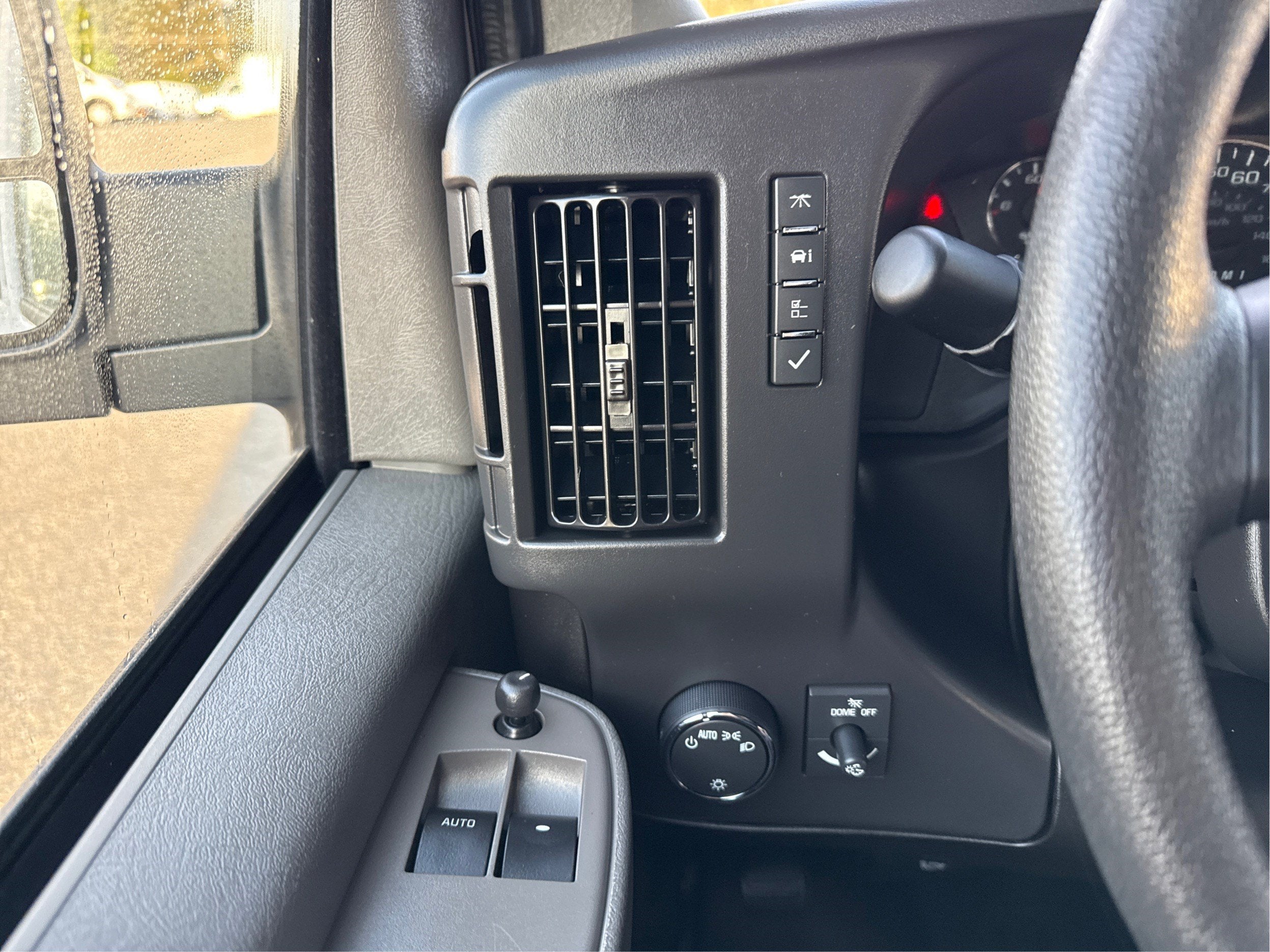 2025 Chevrolet Express Passenger 1LT