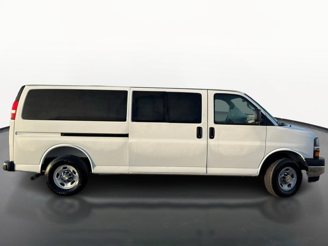 2025 Chevrolet Express Passenger 1LT