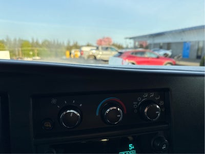2025 Chevrolet Express Passenger 1LT