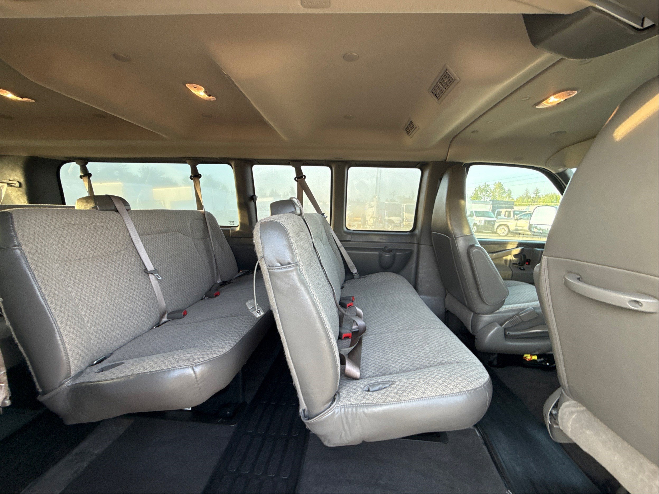 2025 Chevrolet Express Passenger 1LT