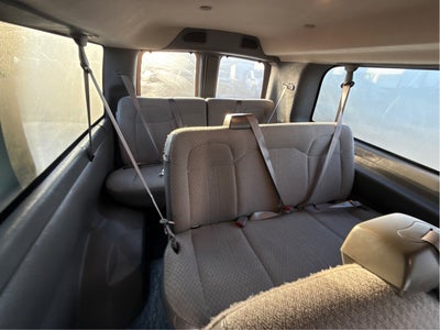2025 Chevrolet Express Passenger 1LT